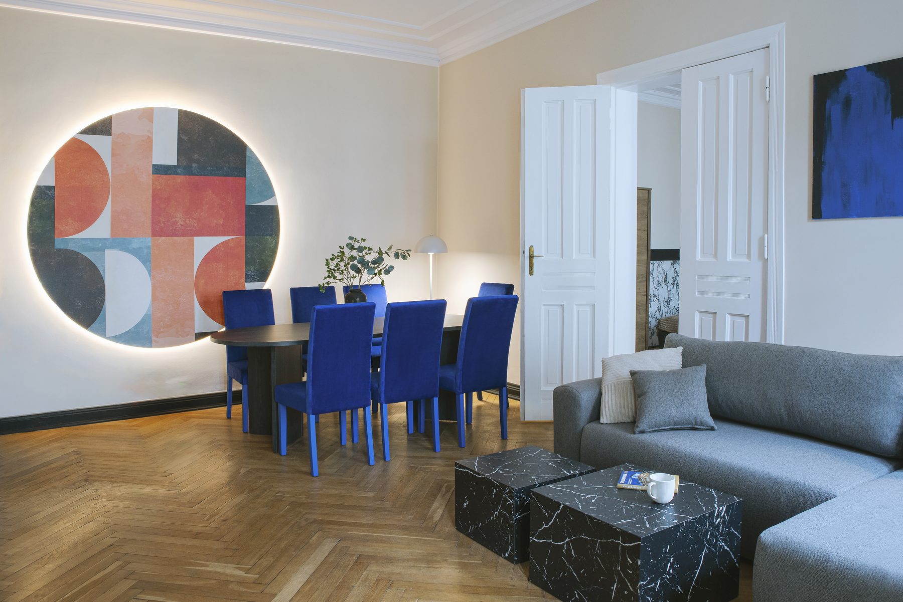 Przestronny salon apartamentu Kilińskiego 141 w Łodzi
